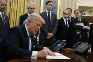 Trump dará seis meses ao Pentágono para implementar proibição a transexuais